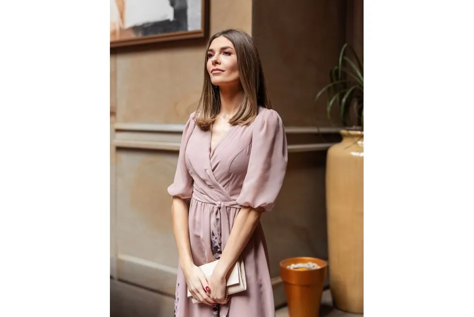 Zdjęcie Jak ubrać się na komunię w żałobie, aby zachować szacunek i elegancję