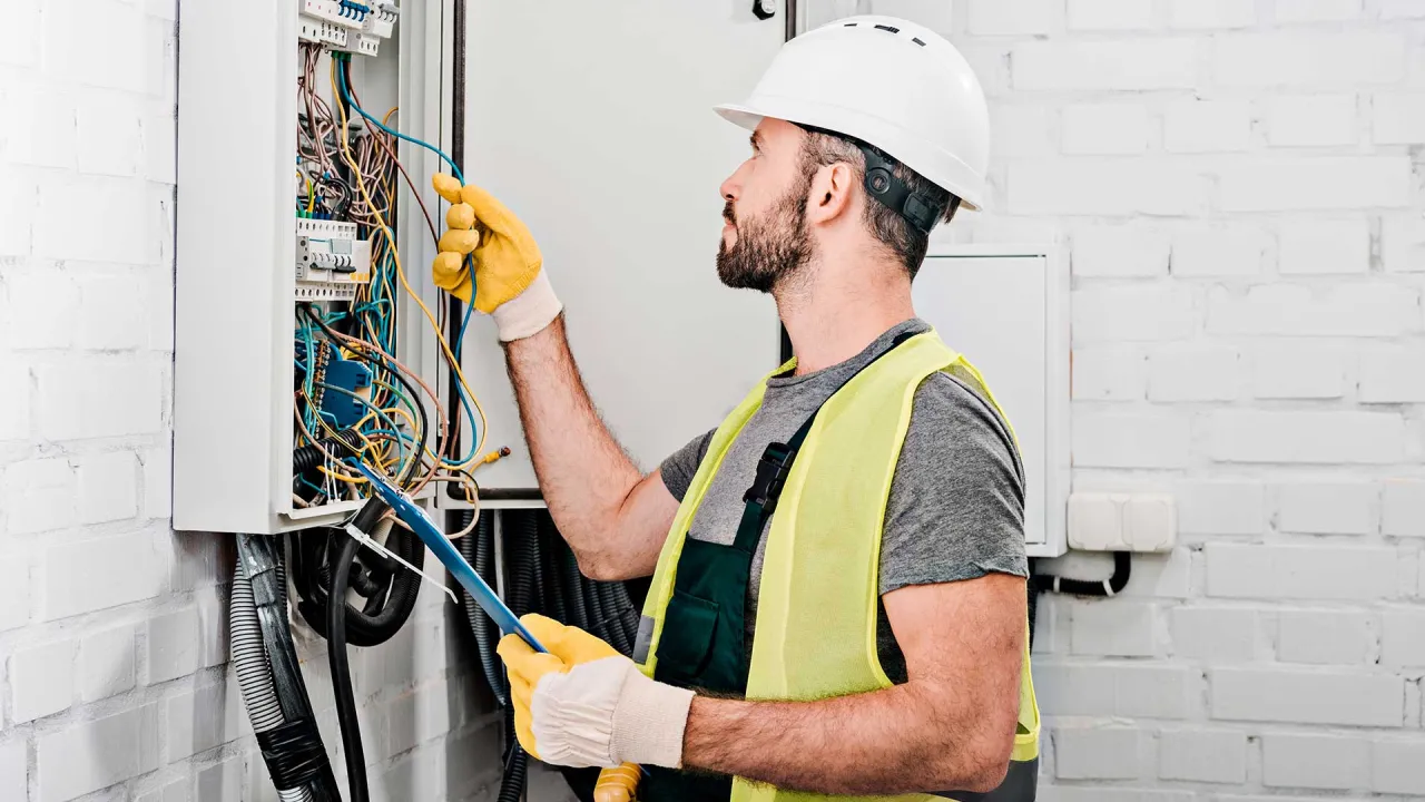 Zdjęcie Ile kosztuje przeniesienie skrzynki elektrycznej? Sprawdź, co wpływa na cenę