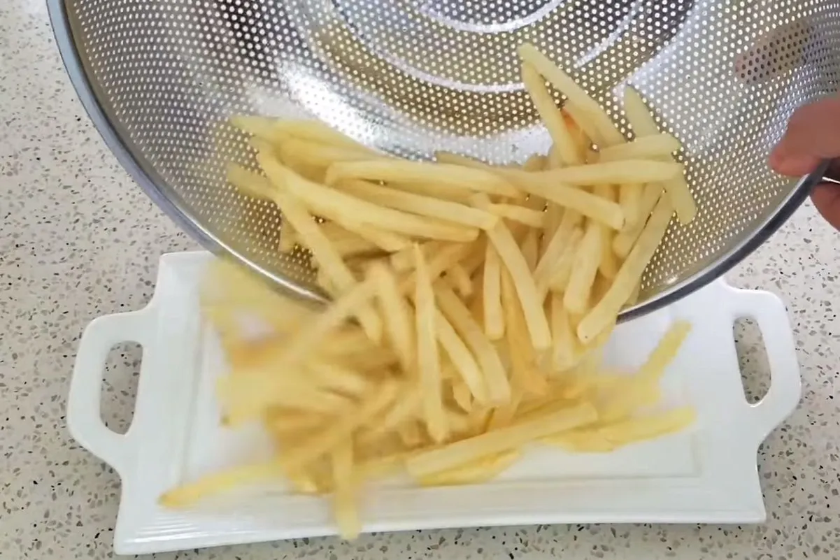 Zdjęcie Frytki jak z KFC - Pyszny przepis na idealne domowe frytki