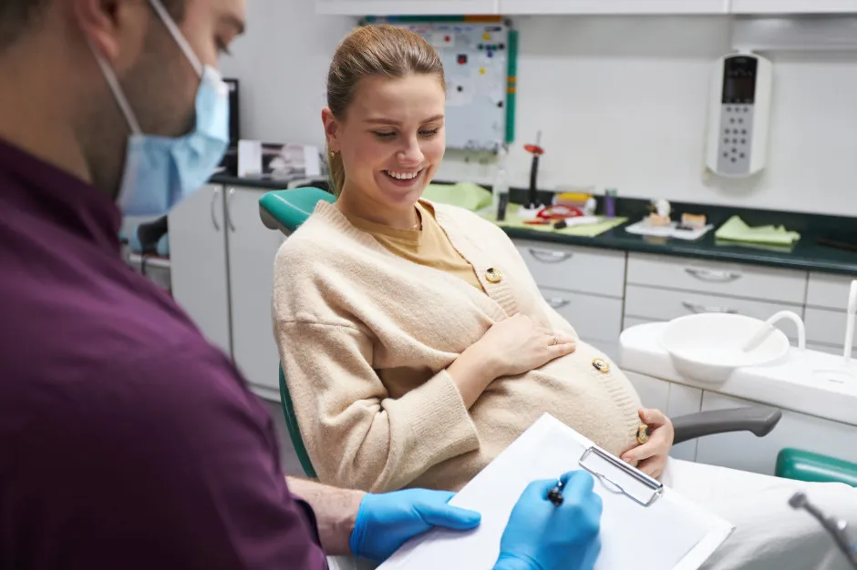 Zdjęcie Czy dentysta w ciąży jest za darmo? Sprawdź, co przysługuje przyszłym mamom