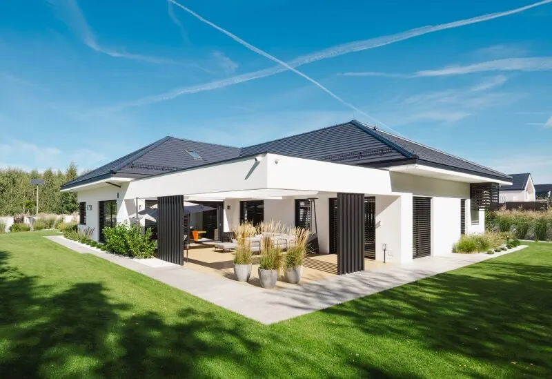 Zdjęcie Ile kosztuje budowa domu parterowego 150m2? Poznaj szczegóły i ukryte koszty