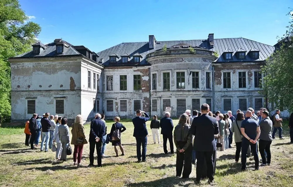 Zdjęcie Pałac w Samostrzelu - historia, architektura i atrakcje turystyczne