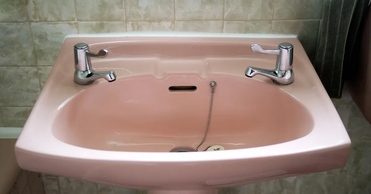 Zdjęcie Dlaczego w Anglii są dwa krany? Odkryj zaskakujące powody tej tradycji