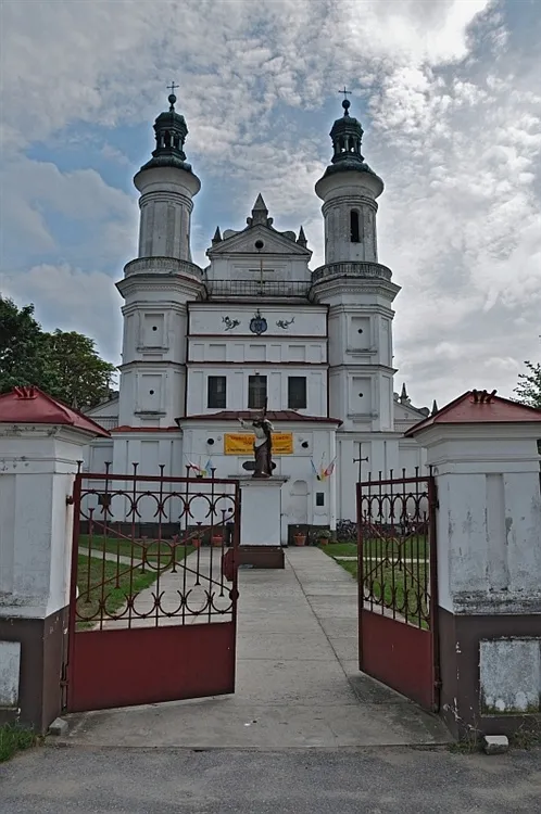 Zdjęcie Wysokie koło przy sanktuarium: historia, atrakcje i praktyczne informacje