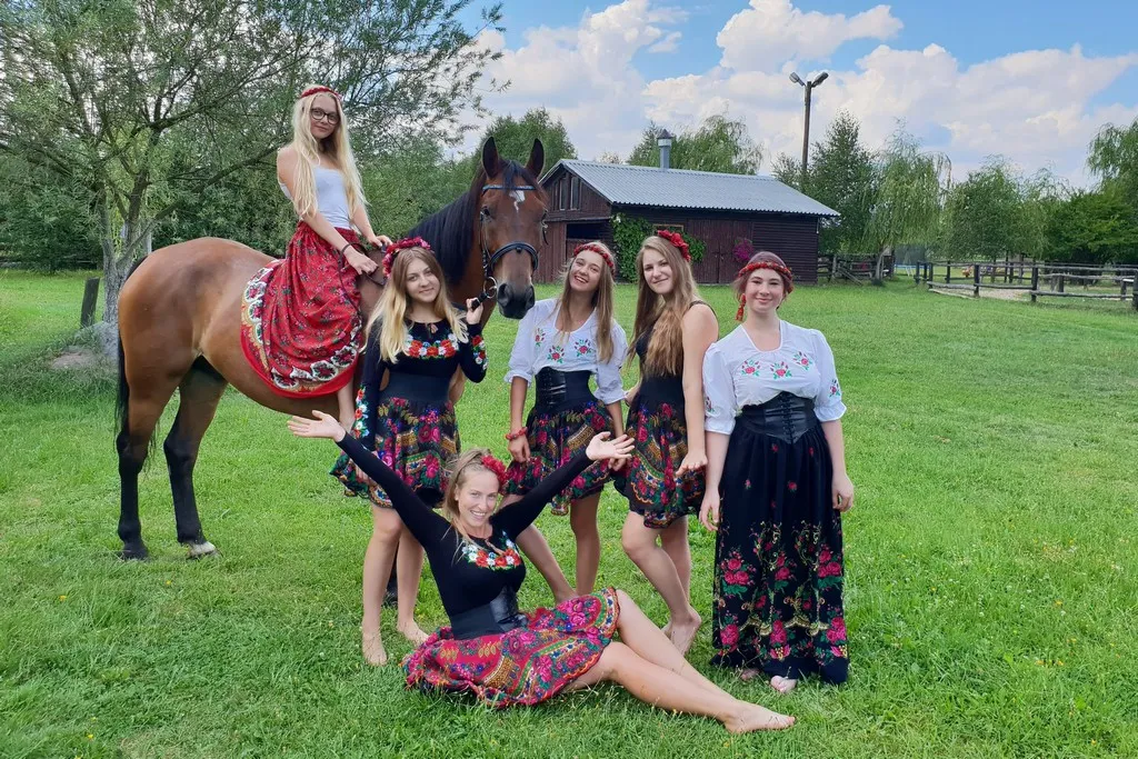 Zdjęcie Stadnina koni w Nowej Wsi: Odkryj wyjątkowe miejsce dla miłośników koni
