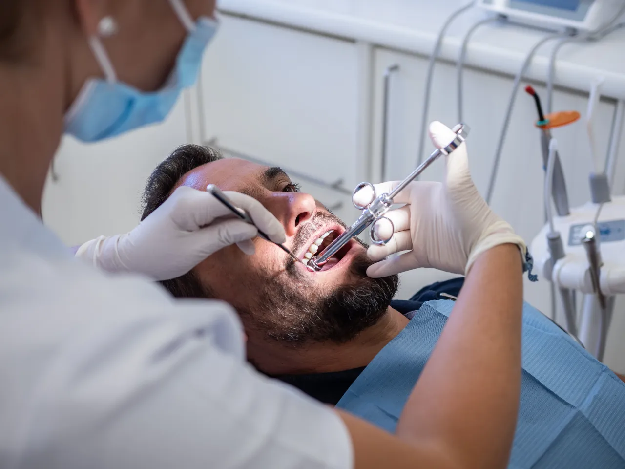 Zdjęcie Co obejmuje dentysta NFZ? Sprawdź ważne informacje o usługach
