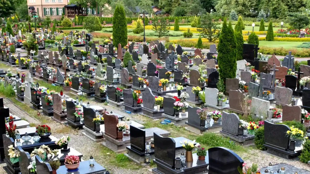 Zdjęcie Jak sprzedać miejsce na cmentarzu - poznaj prawne ograniczenia i alternatywy