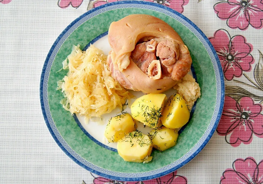 Zdjęcie Jak zapeklować golonkę - sprawdzony przepis na idealną peklowaną golonkę