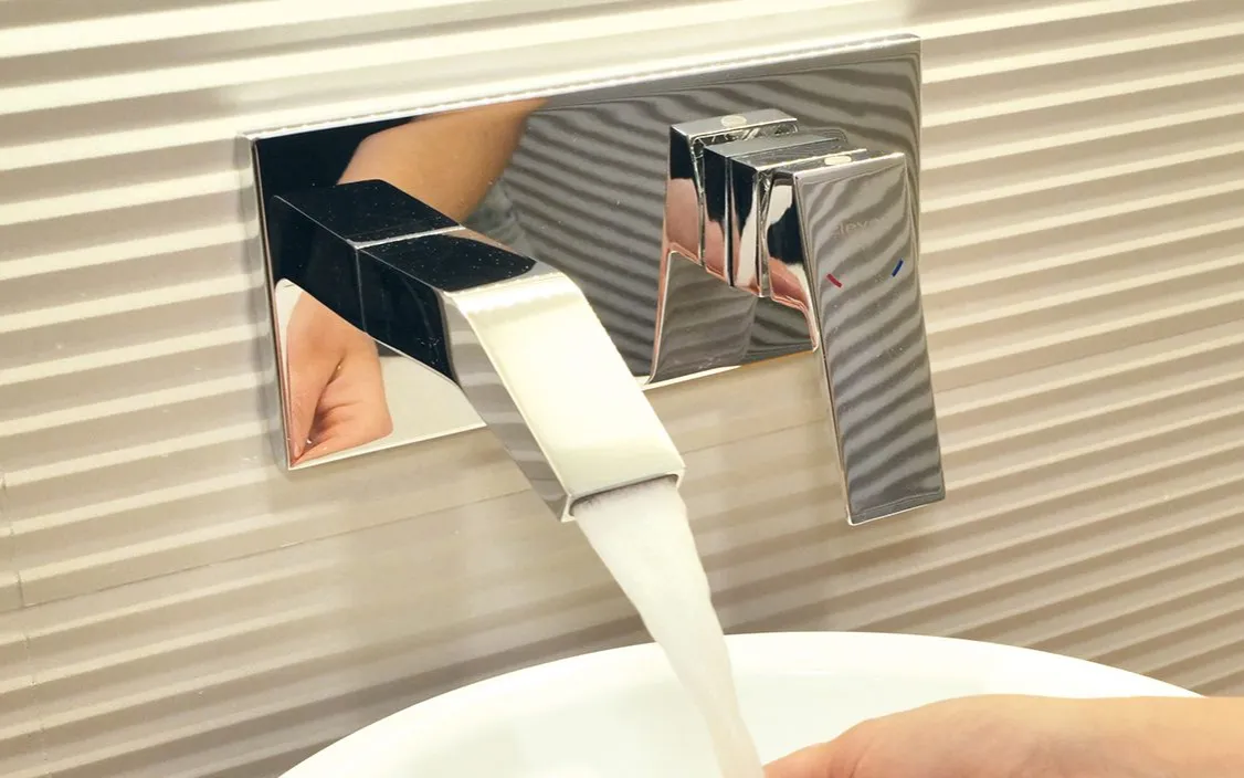 Zdjęcie Grifo de pared baño: Transforma tu espacio con estilo y función