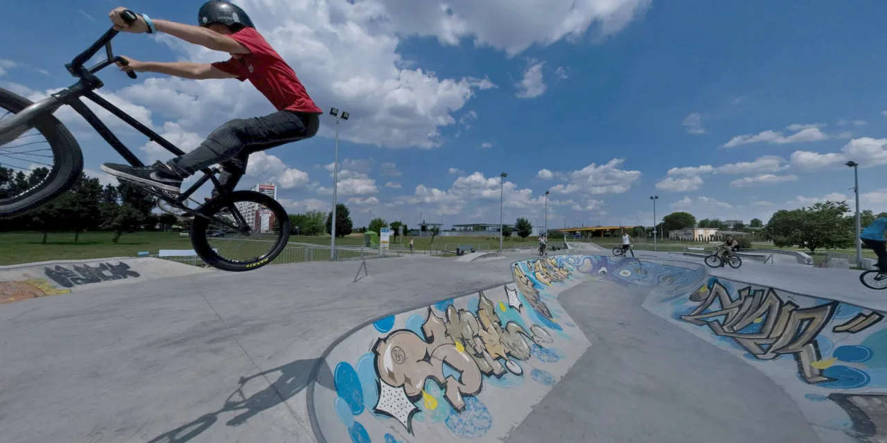Zdjęcie Skatepark Legnica - odkryj najlepsze miejsca do jazdy i zabawy