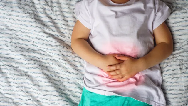 Zdjęcie Co na ból brzucha u dziecka - najczęstsze przyczyny i skuteczne metody łagodzenia