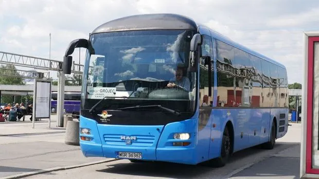 Zdjęcie Gdzie się zatrzymuje PKS w Grójcu? Oto kluczowe lokalizacje przystanków