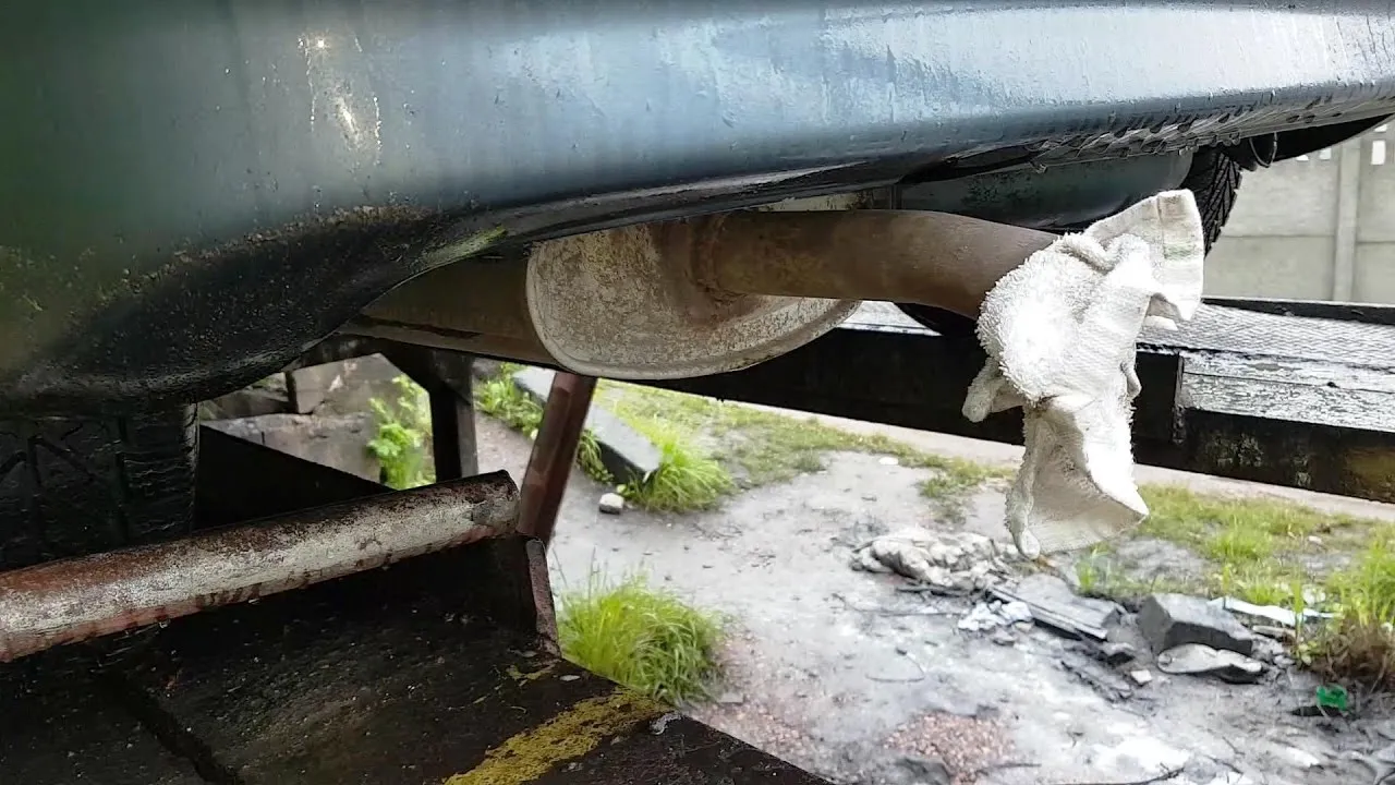 Zdjęcie Objawy uszkodzonej plecionki wydechu, które mogą kosztować cię więcej