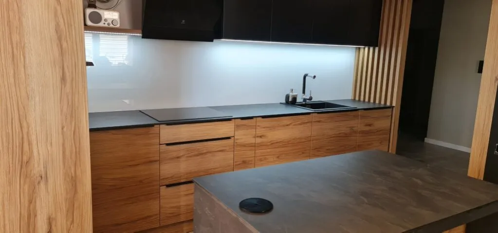 Zdjęcie Dąb pradawny w kuchni: elegancki design i praktyczne zalety