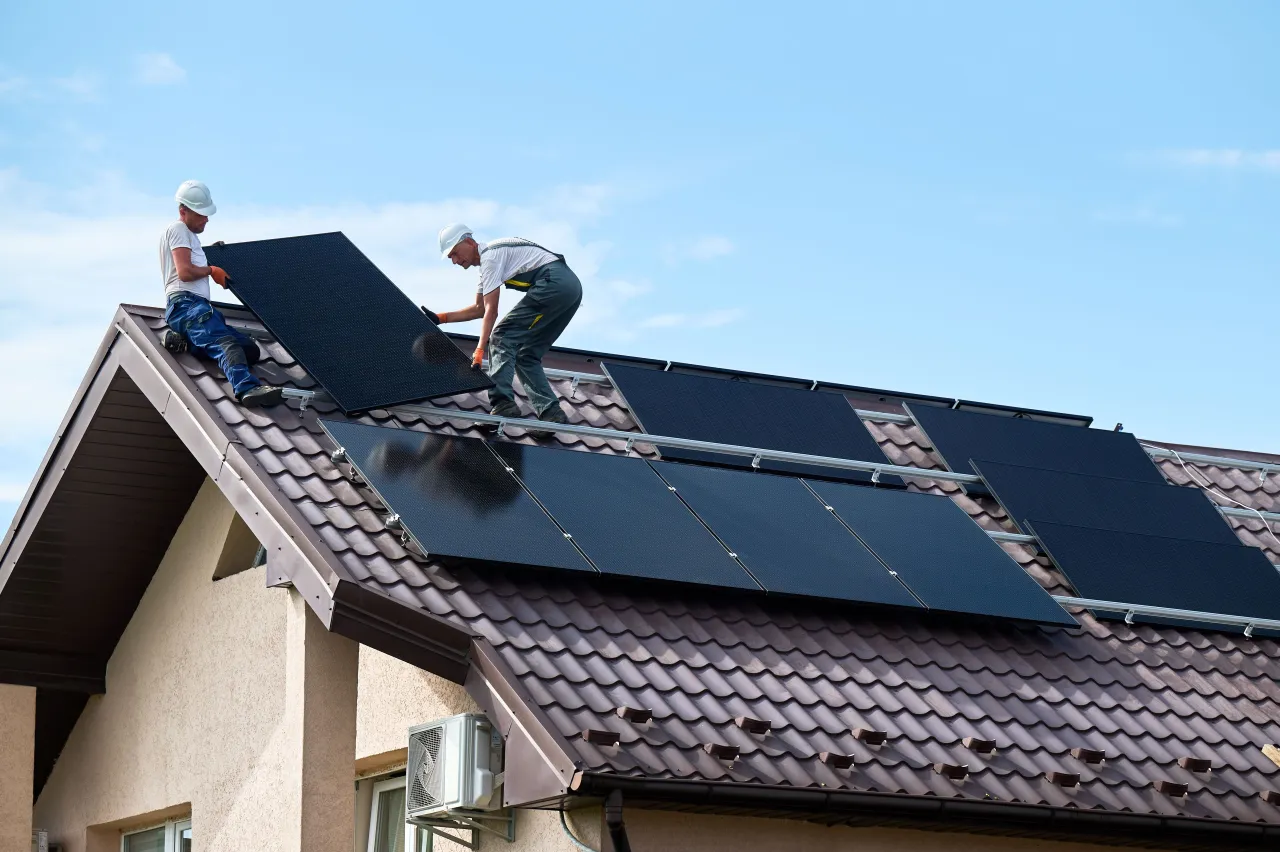 Zdjęcie Elektrownia słoneczna w Polsce: Jak oszczędzić na energii i dbać o środowisko