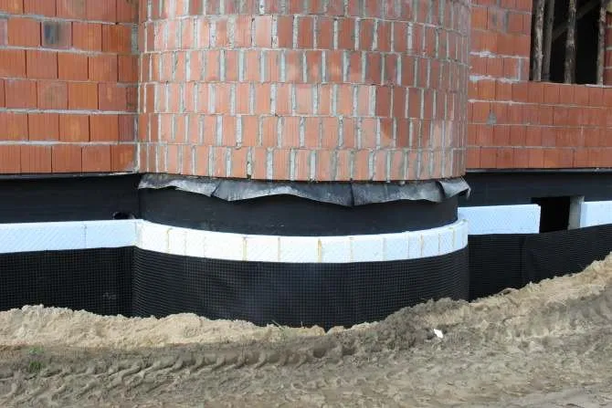 Zdjęcie Ile styropianu na fundament? Odkryj, jak uniknąć błędów w izolacji