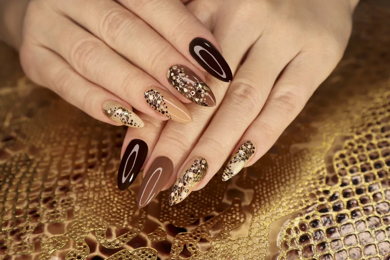 Zdjęcie Paznokcie w odcieniach brązu - odkryj ciepło w swoim manicure