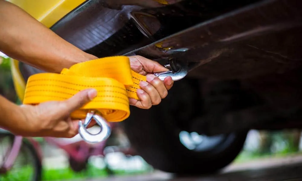 Zdjęcie Jak holować auto bez ucha - Bezpieczne metody i techniki holowania