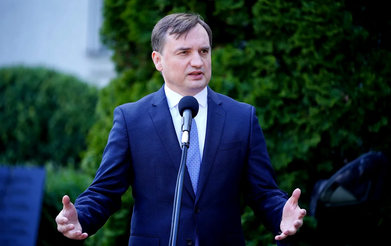 Zdjęcie Jak PiS łamie konstytucję? Przykłady i kontrowersje w Polsce