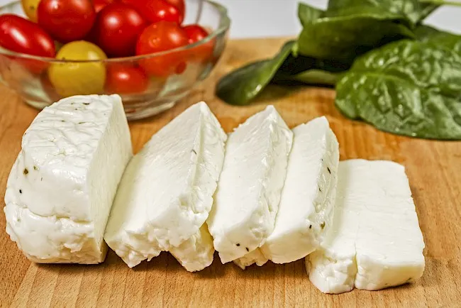 Zdjęcie Czy halloumi ma laktozę? Sprawdź, zanim zjesz ten ser!