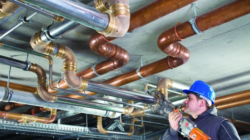 Zdjęcie Czy rury miedziane można malować? Odkryj skuteczne metody i porady