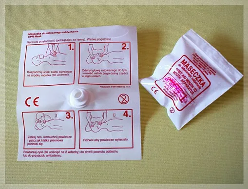 Zdjęcie Maseczka do resuscytacji w apteczce: obowiązek czy zalecenie?