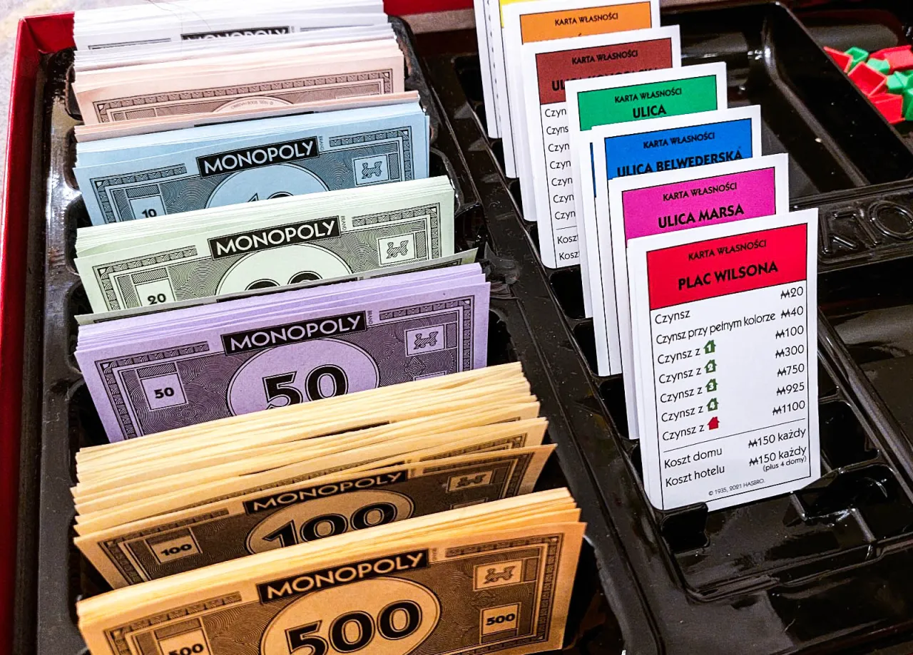 Zdjęcie Czym się różni Monopoly od Eurobiznes? Kluczowe różnice i porównanie