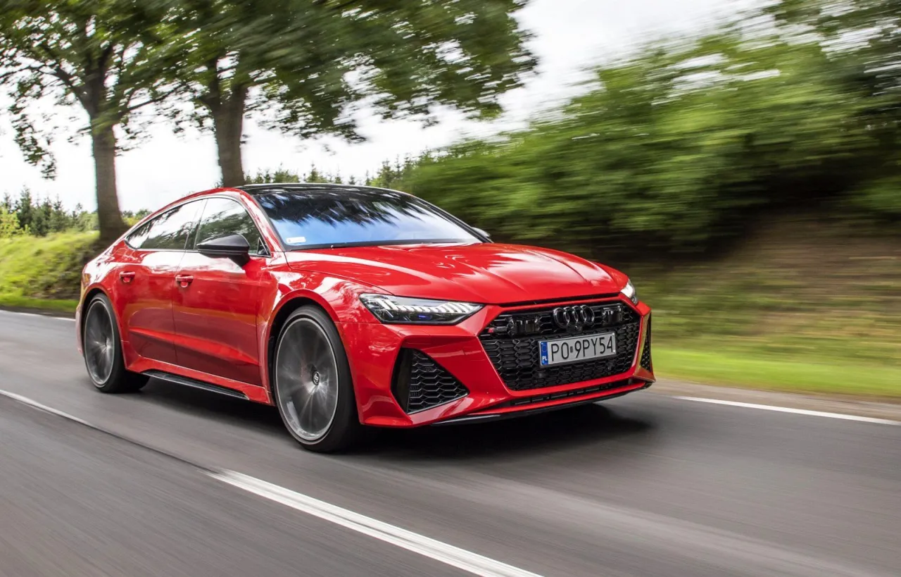 Zdjęcie Ile koni ma Audi RS7? Zaskakujące osiągi i moc silnika każdej wersji