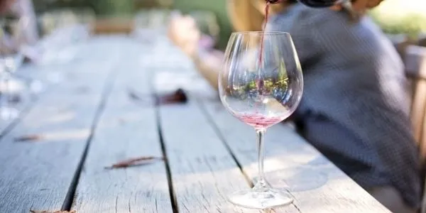 Zdjęcie Ile procent alkoholu ma wino? Odkryj różnice między rodzajami win