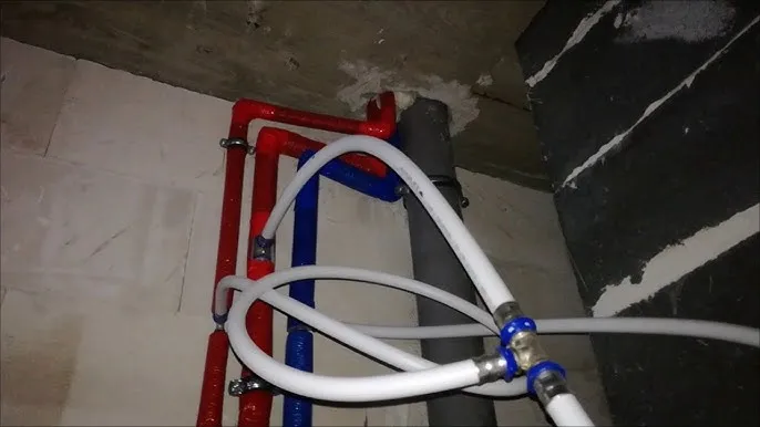 Zdjęcie Co pierwsze: tynki czy hydraulika? Uniknij kosztownych błędów!