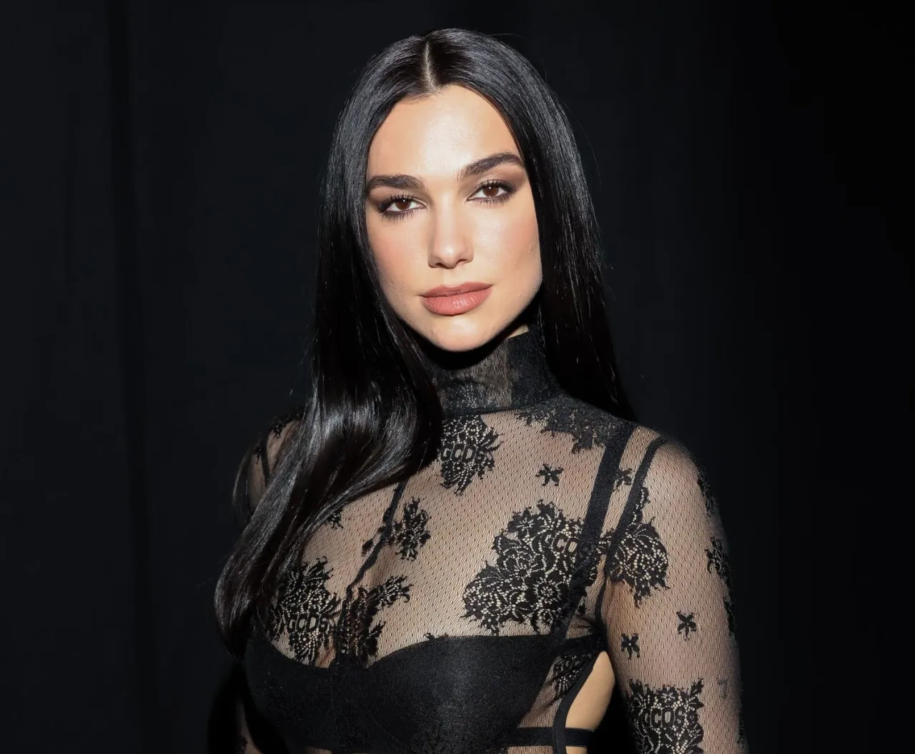 Zdjęcie Dua Lipa - ikona idealna, której nie można wyczarować?