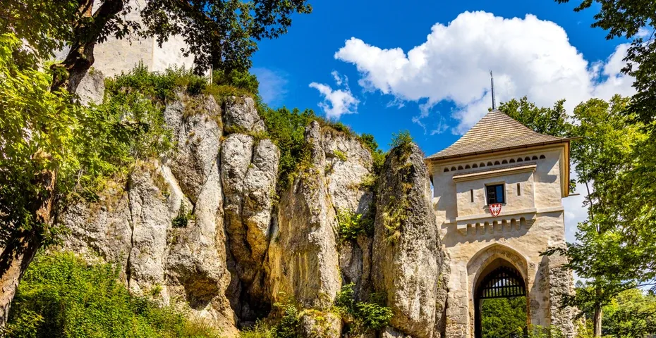 Zdjęcie Dlaczego warto zobaczyć Bramę Krakowską w Ojcowie? Tajemnice!