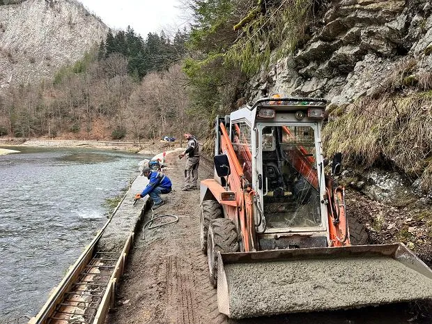 Zdjęcie Trasa rowerowa Czerwony Klasztor remont - unikaj zamkniętych odcinków