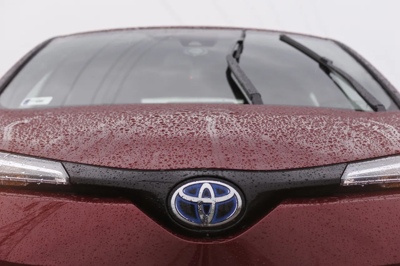 Zdjęcie Wymiana baterii Toyota: Koszty, opcje i jak uniknąć wysokich wydatków