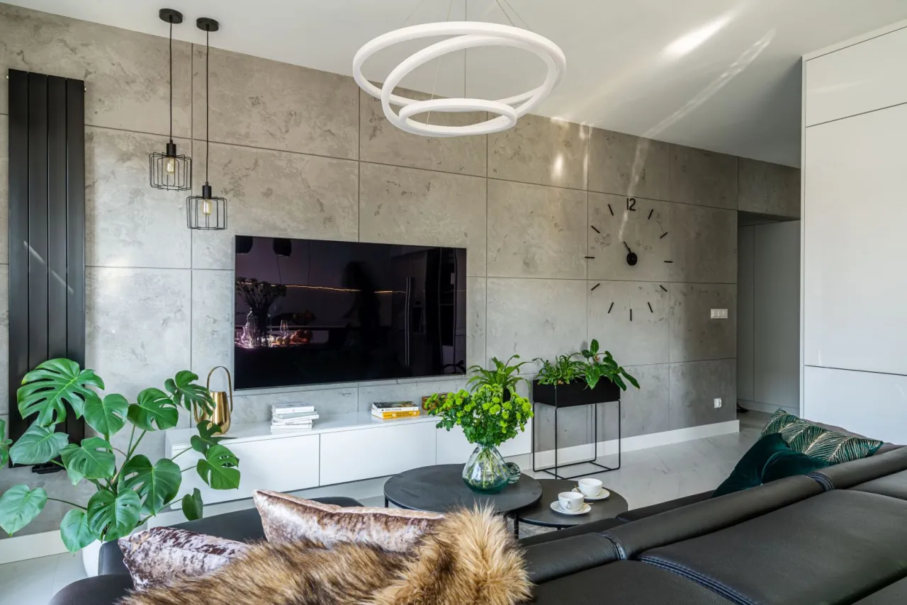 Zdjęcie Co na ścianę w salonie? Trendy, inspiracje i praktyczne porady