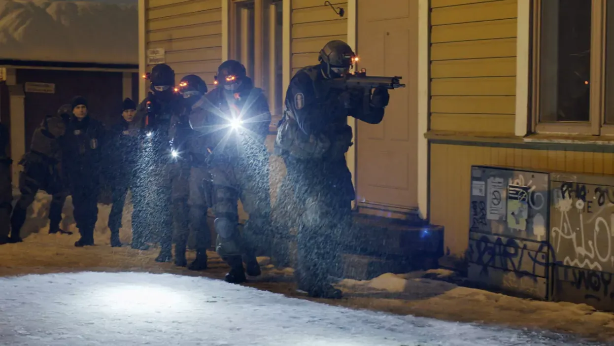 Zdjęcie W sieci podejrzeń - mroczny thriller o tajemnicach i zdradzie: poznaj fabułę