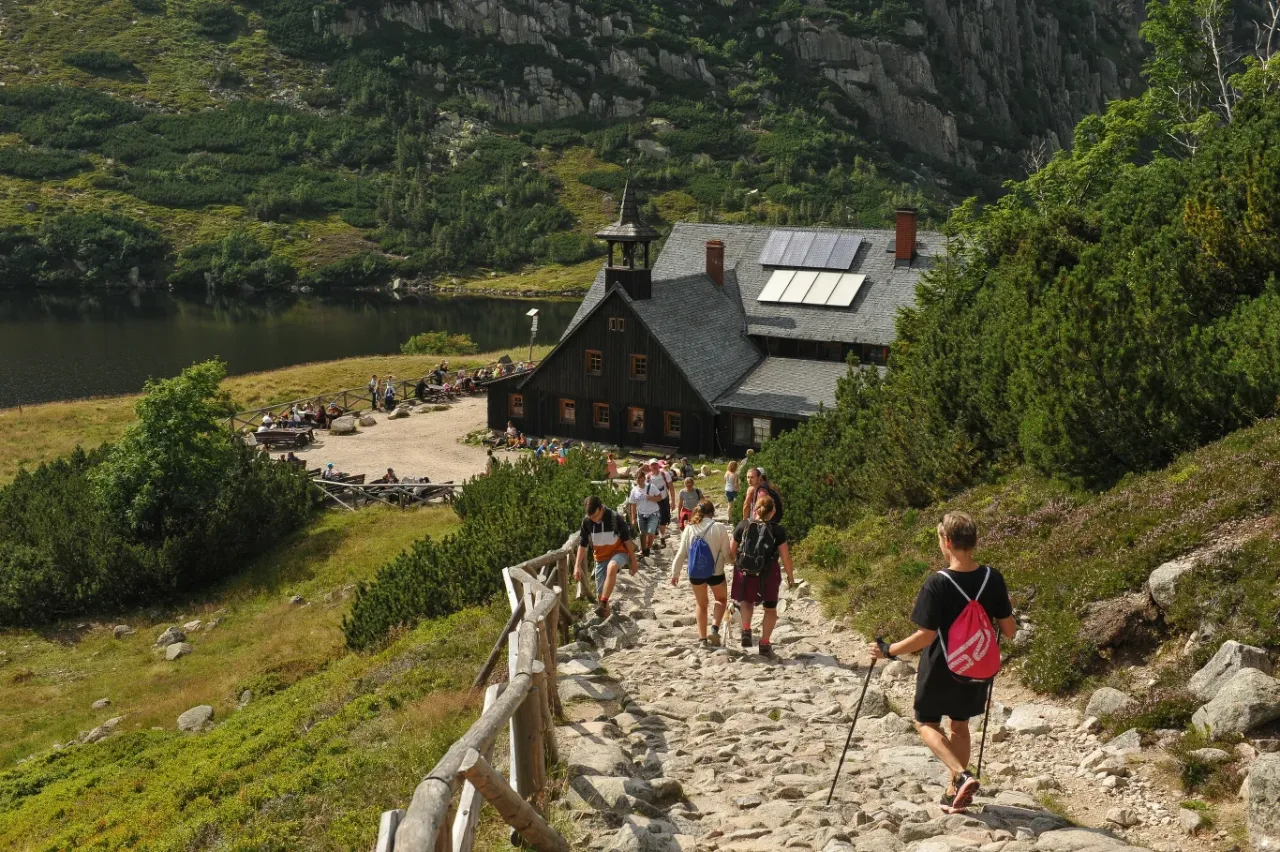 Zdjęcie Ile kosztuje nocleg w schronisku? Sprawdź ceny i oszczędź