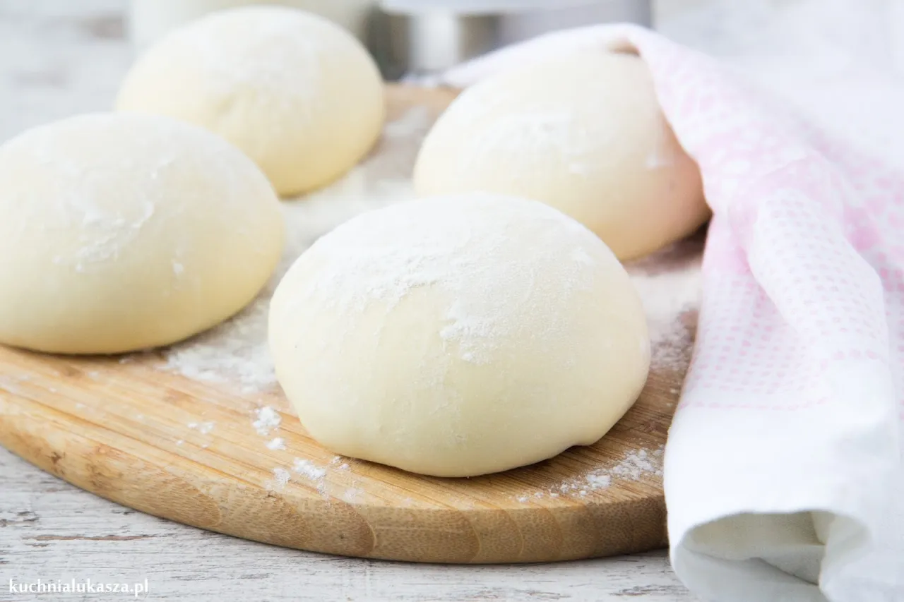 Zdjęcie Idealne ciasto do pizzy: przepis na puszyste i chrupiące ciasto
