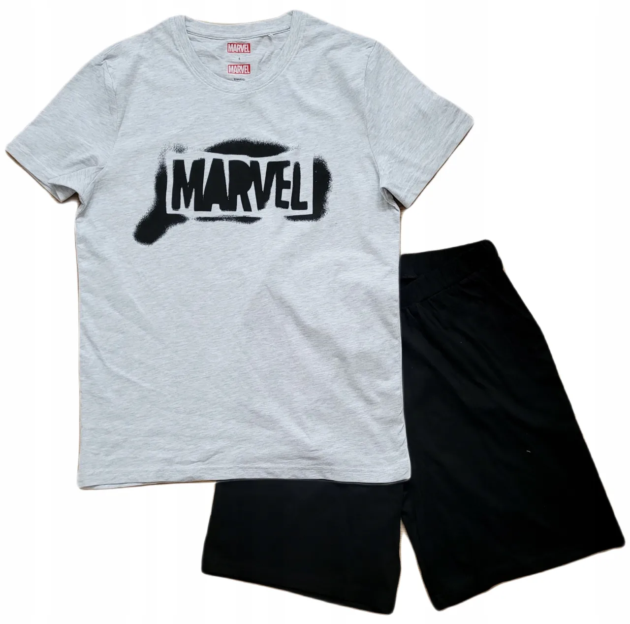 Zdjęcie Piżama męska Marvel: Przewodnik po wzorach, materiałach i zakupach