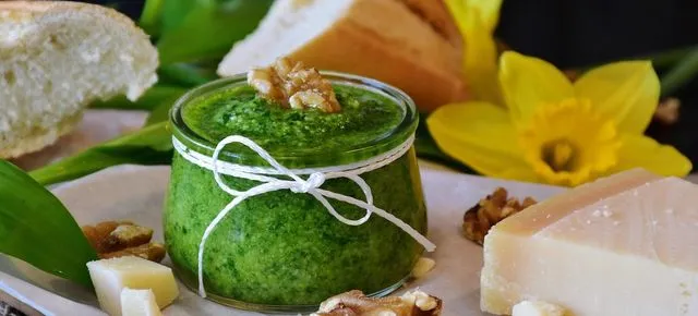 Zdjęcie Czy pesto jest dietetyczne? Odkryj prawdę o jego kaloriach i składnikach
