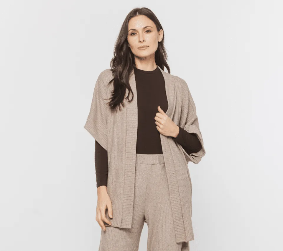 Zdjęcie Stylizacje z kardiganem: Inspiracje i porady na każdą okazję