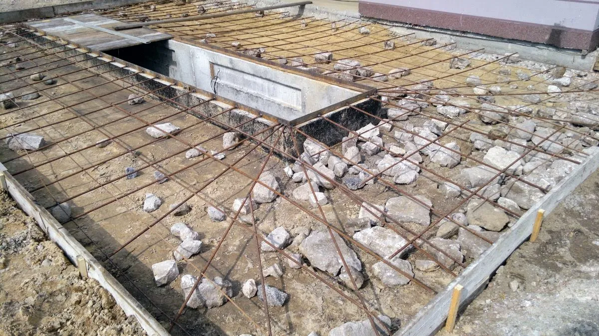 Zdjęcie Ile kosztuje budowa kanału samochodowego? Szacunkowe wydatki i opcje.