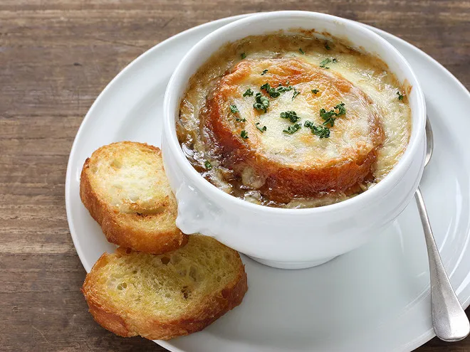 Zdjęcie Recette Soupe &agrave; l'Oignon Gratin&eacute;e : Le Secret Inratable d'un Chef
