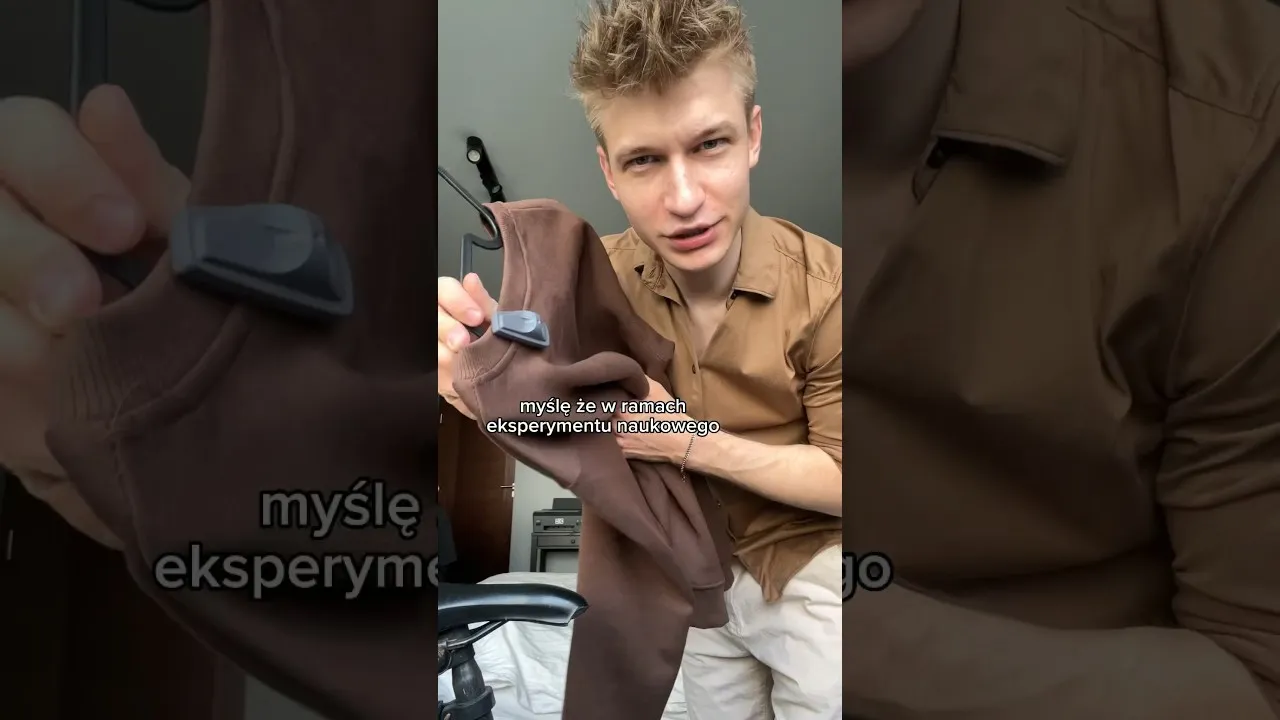 Zdjęcie Jak zdjąć okrągły klips z ubrania bez uszkodzenia materiału