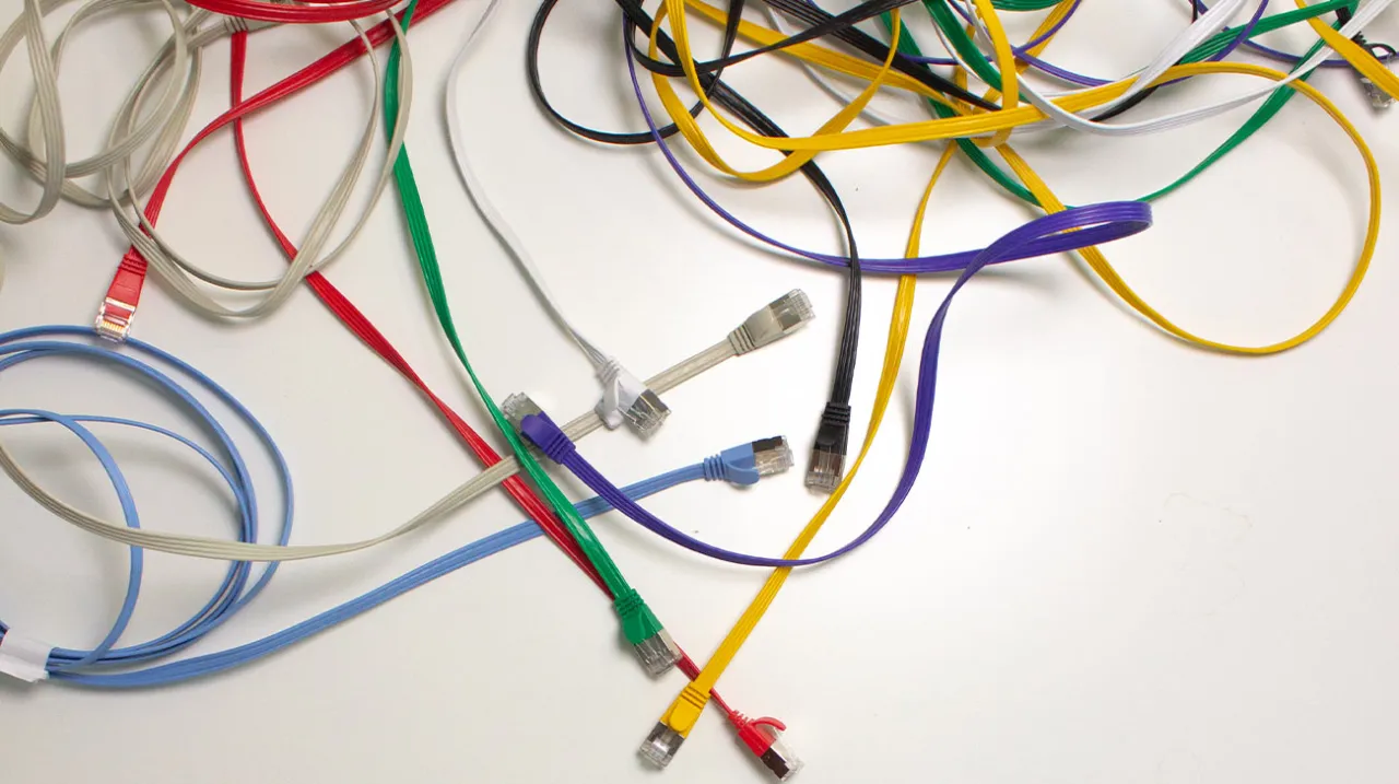 Zdjęcie Jak wygląda kabel ethernet? Poznaj jego cechy i różnice z innymi kablami