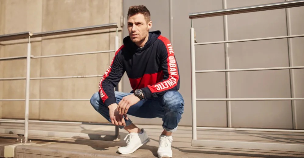 Zdjęcie Ile waży bluza? Odkryj, które modele są najlżejsze i najwygodniejsze