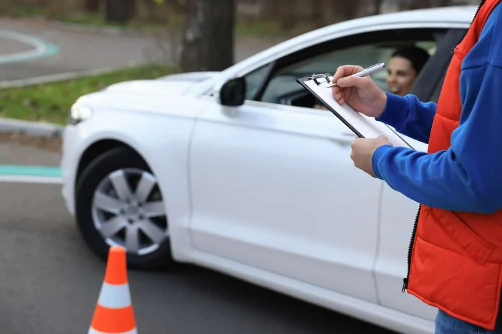 Zdjęcie Jak otworzyć maskę Toyota Yaris w kilku prostych krokach