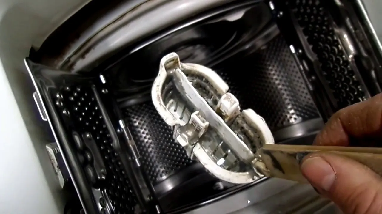 Zdjęcie Jak odkręcić filtr w pralce Electrolux - proste kroki, uniknij problemów