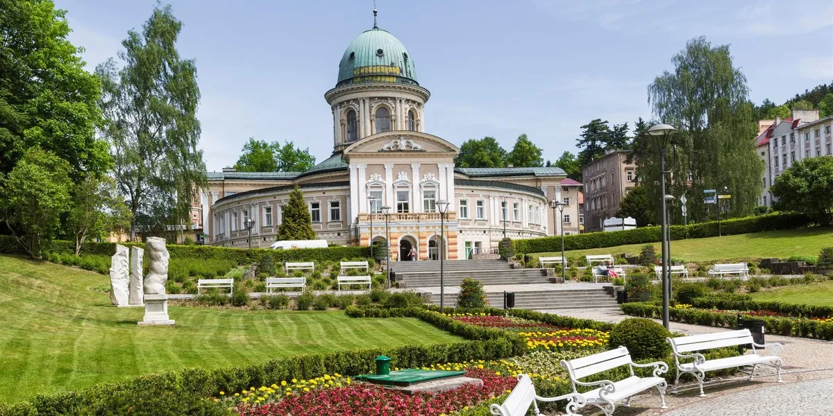 Zdjęcie Ile NFZ płaci za kuracjusza w sanatorium? Sprawdź ukryte koszty!