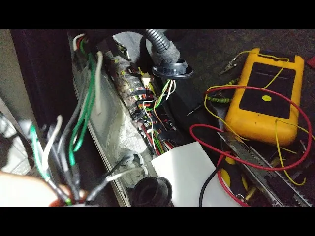 Zdjęcie Skuteczna naprawa wiązki elektrycznej w samochodzie krok po kroku